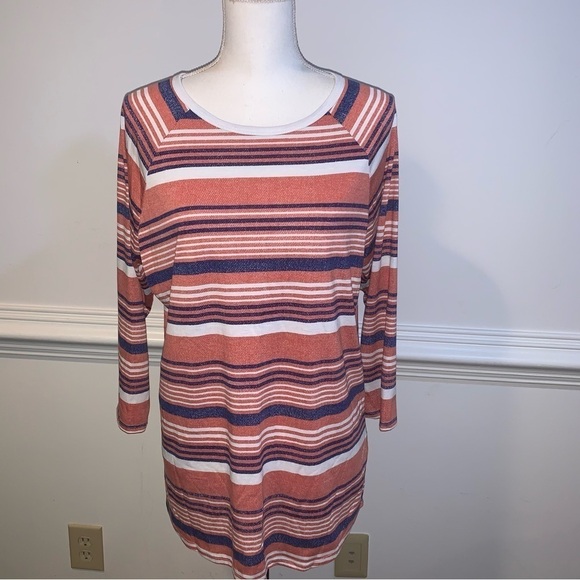 Lularoe Tee, sz L - Picture 1 of 6